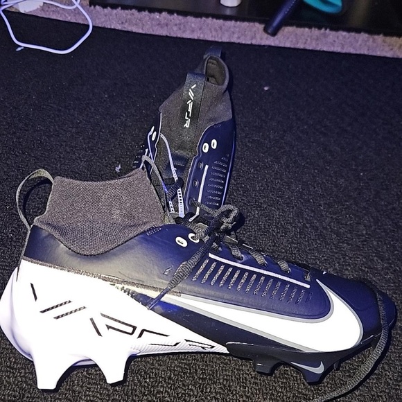 Nike Black and White High-Top Athletic Shoes with Ankle Support - Picture 1 of 1